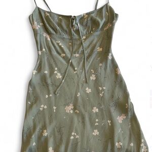 Sage Green Wilfred / Aritzia slip dress size 6 adjustable straps “Bellow” Spring